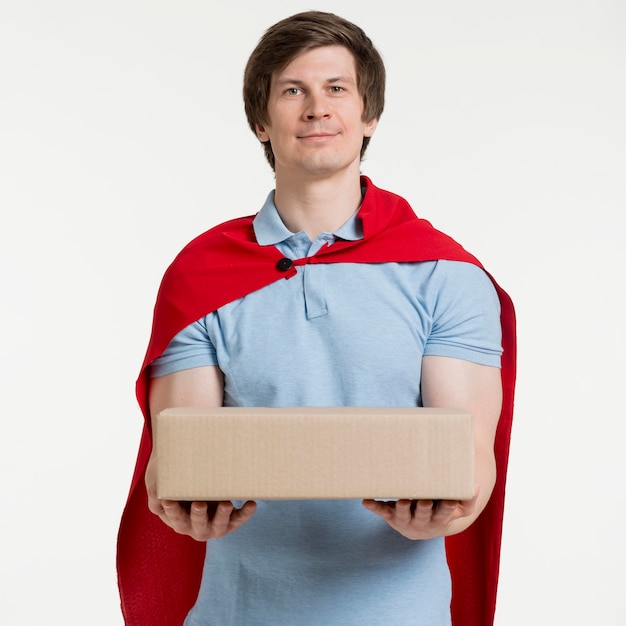 Free photo medium shot delivery man with box