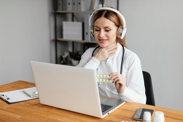 Free photo medium shot doctor wearing headphones