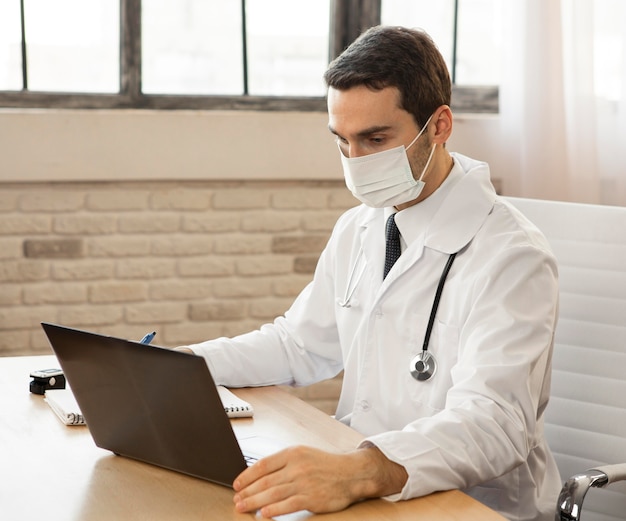 Medium shot doctor wearing mask