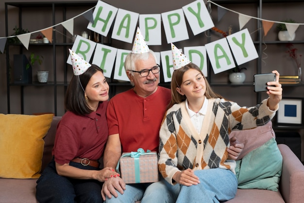 Free photo medium shot family taking selfie