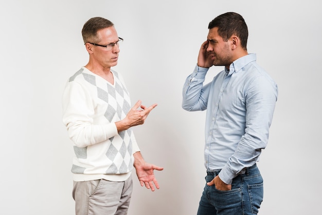 Free photo medium shot of father and son arguing