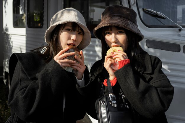 Medium shot friends eating together