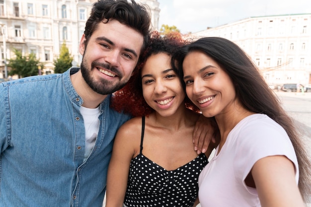 Free photo medium shot friends posing together