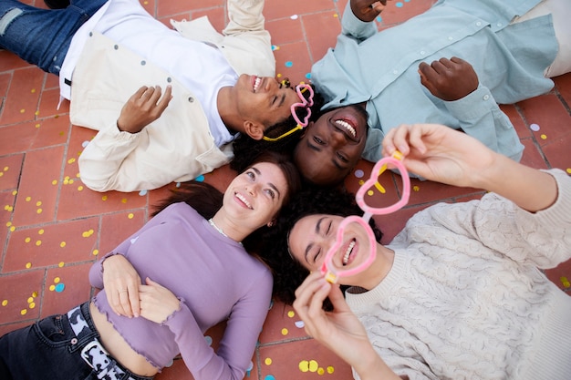 Free Photo medium shot friends sitting on floor