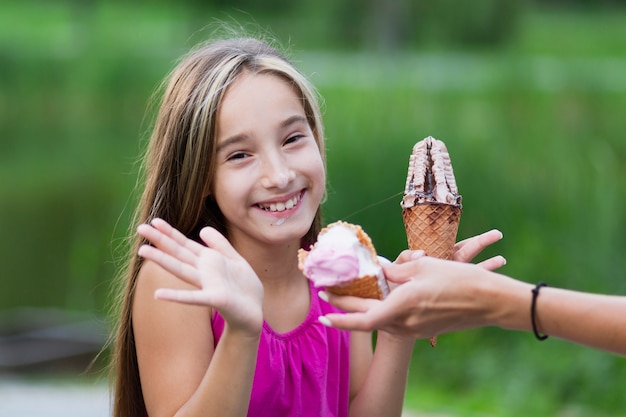 Free photo medium shot of girl eating ice cream