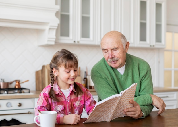 Free Photo medium shot grandpa and girl indoors