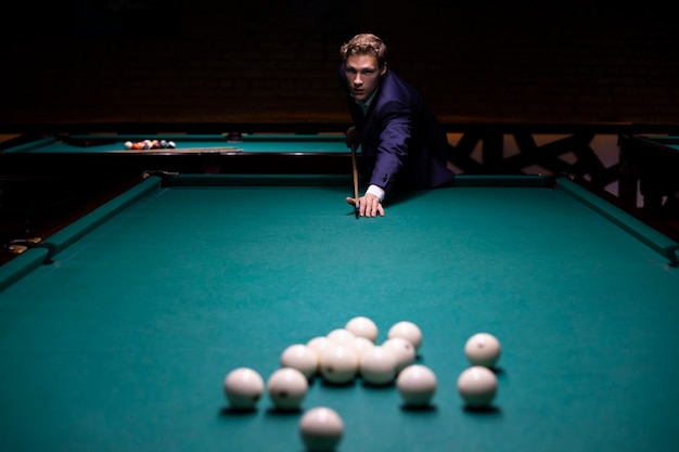 Free Photo medium shot guy with pool cue 