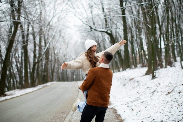 Free Photo medium shot happy couple winter time