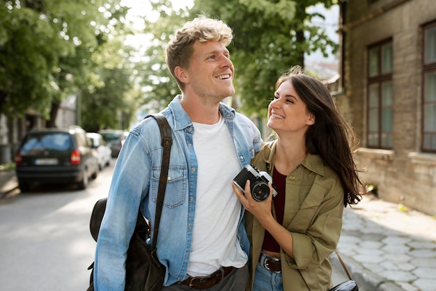 Free photo medium shot happy couple with camera