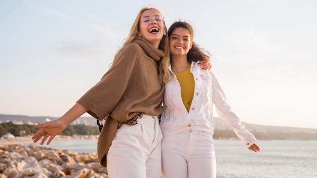 Free Photo medium shot happy women at seaside