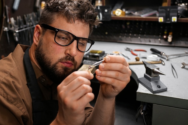 Medium shot jeweler making jewellery