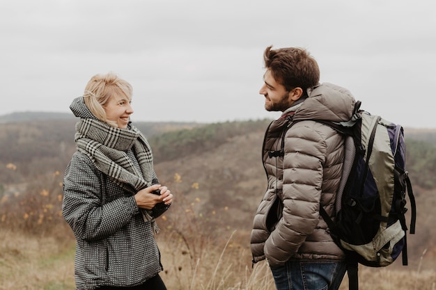 Free photo medium shot of joyful friends outdoors