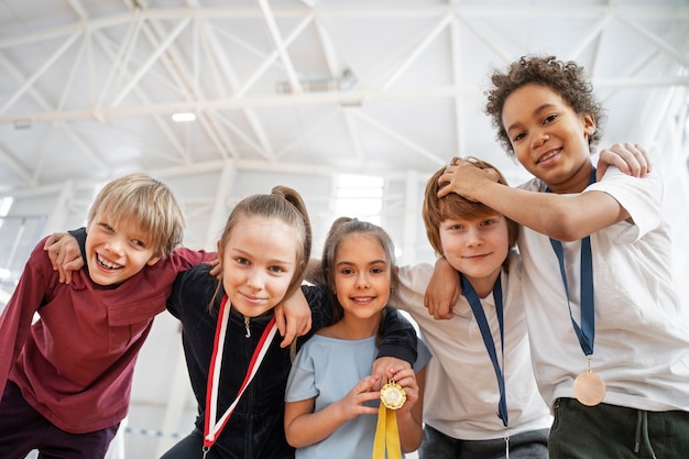 Free photo medium shot kids wearing medals