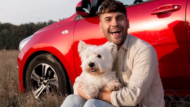 Free photo medium shot man holding cute dog