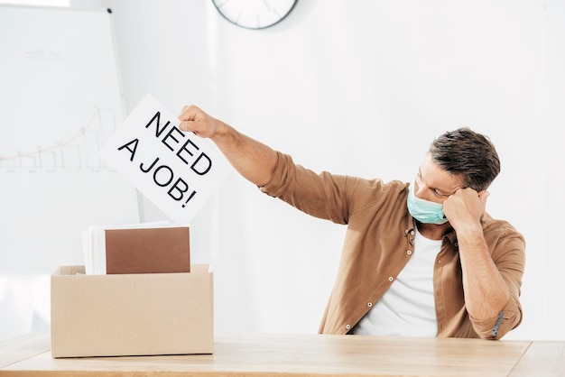 Free photo medium shot man holding sign