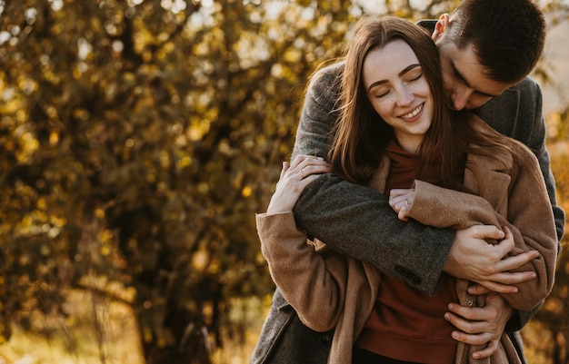 Free photo medium shot man holding woman