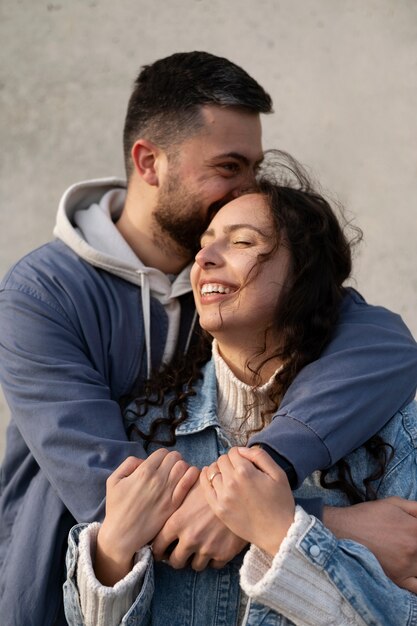 Medium shot man kissing woman on head