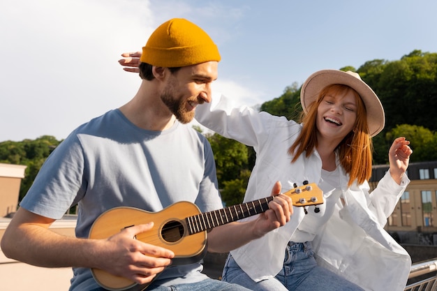 Free Photo medium shot man playing guitar