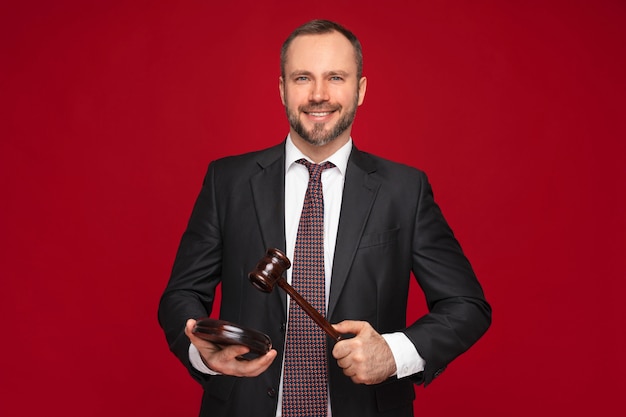 Free Photo medium shot man posing in studio