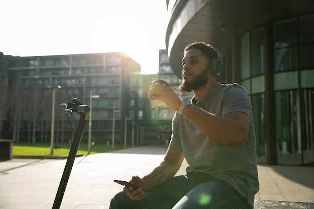 Free photo medium shot man sitting on bench