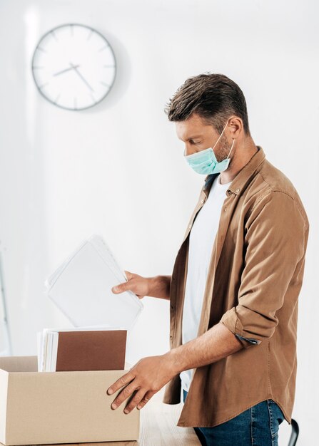 Medium shot man wearing medical mask