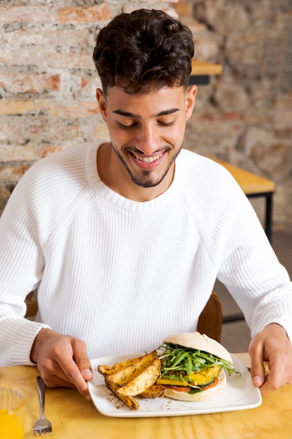 Free Photo medium shot man with delicious food