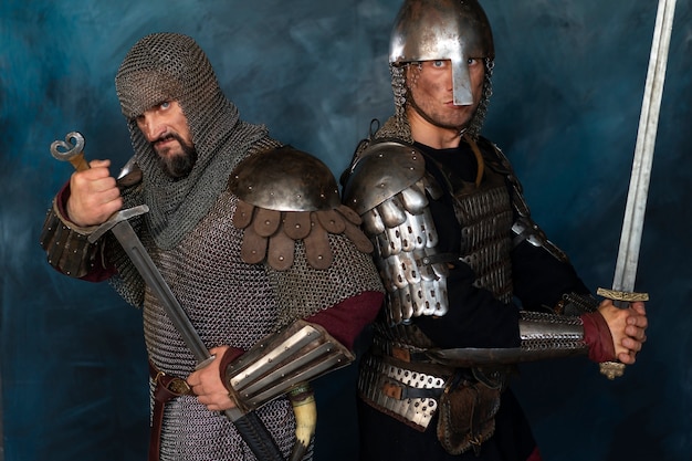 Free photo medium shot medieval soldiers posing in studio