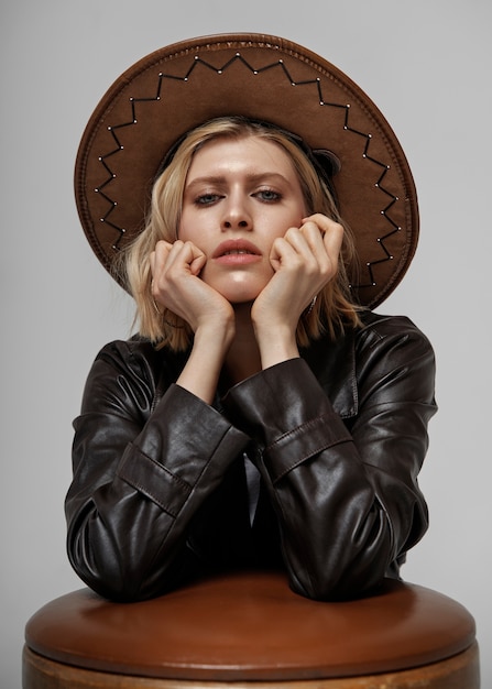 Free photo medium shot model posing with chair at studio