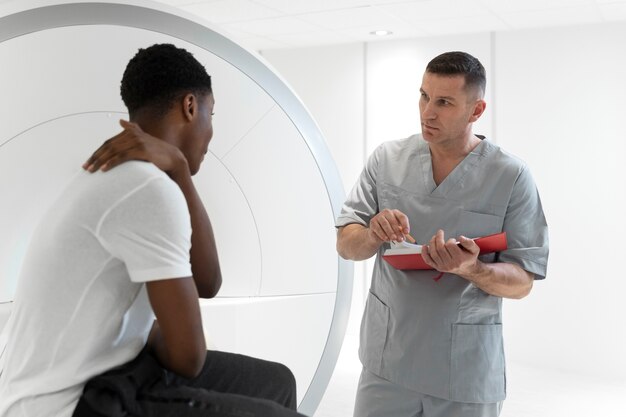 Medium shot nurse talking to patient