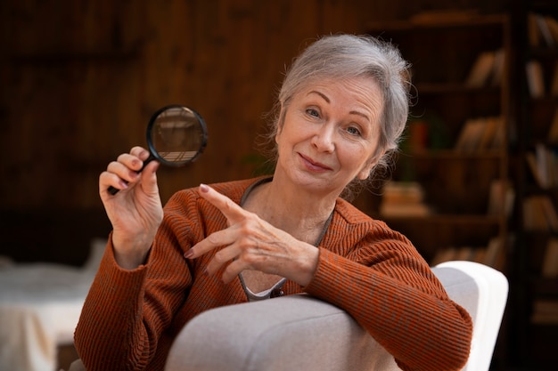 Medium shot old woman in library