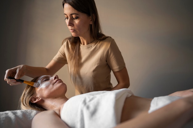 Medium shot patient with face mask