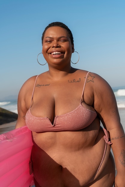 Medium shot plus-size woman posing at seaside