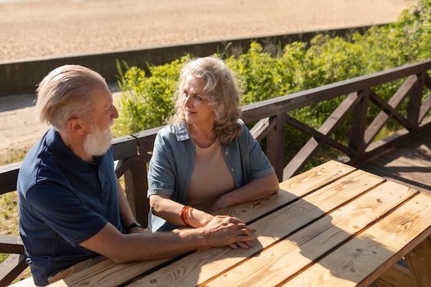 Medium shot senior couple chatting