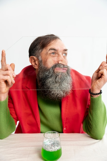 Free photo medium shot senior man posing in studio