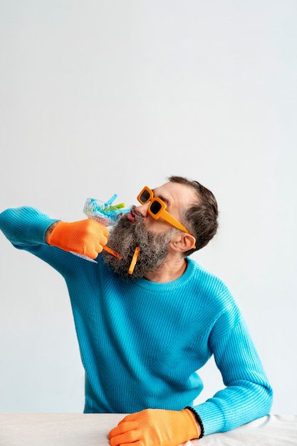 Free photo medium shot senior man posing in studio