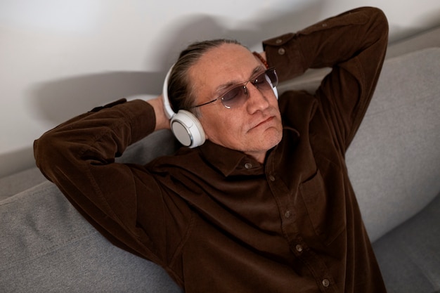 Free photo medium shot senior man with headphones