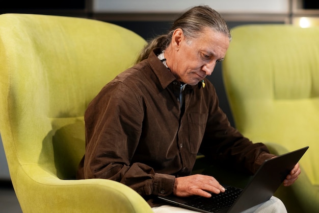 Free Photo medium shot senior man with laptop