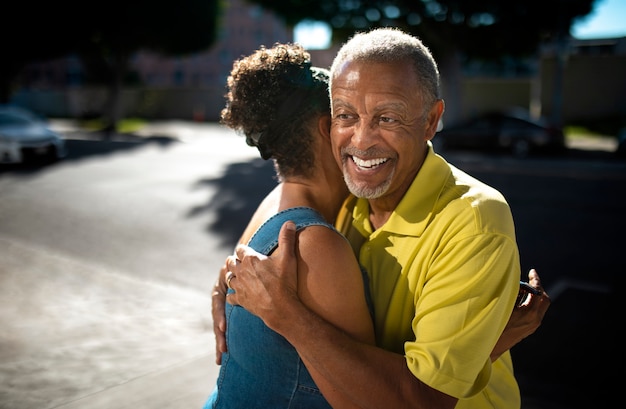 Free photo medium shot senior people hugging