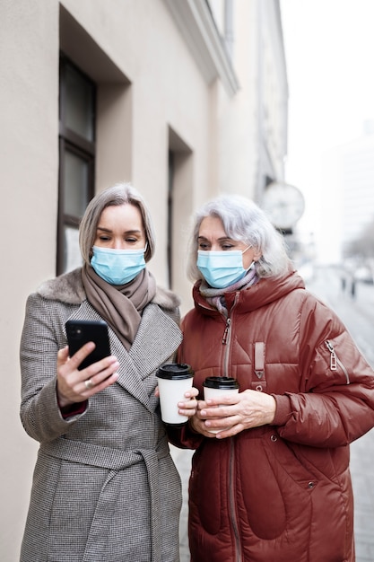 Medium shot senior women wearing masks