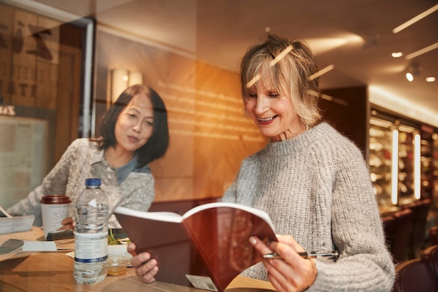 Free Photo medium shot senior women with notebook