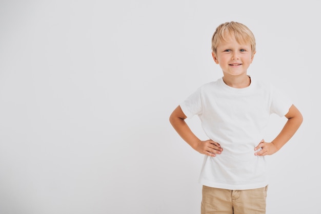 Free photo medium shot smiley boy with copy space