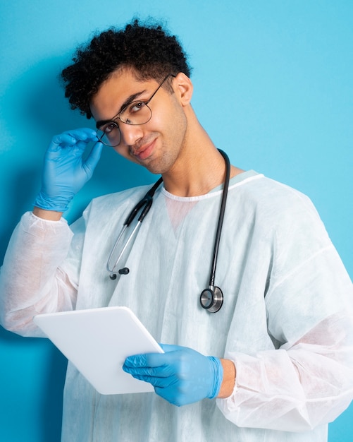 Medium shot smiley doctor holding tablet