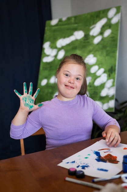 Medium shot smiley girl painting