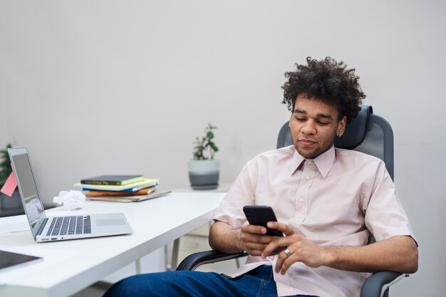 Medium shot smiley man holding phone