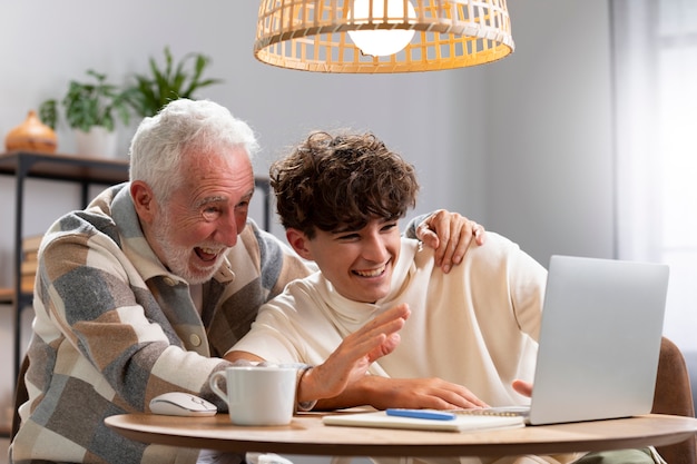 Free photo medium shot smiley man and teen