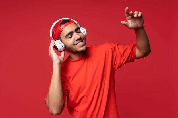 Medium shot smiley man wearing headphones