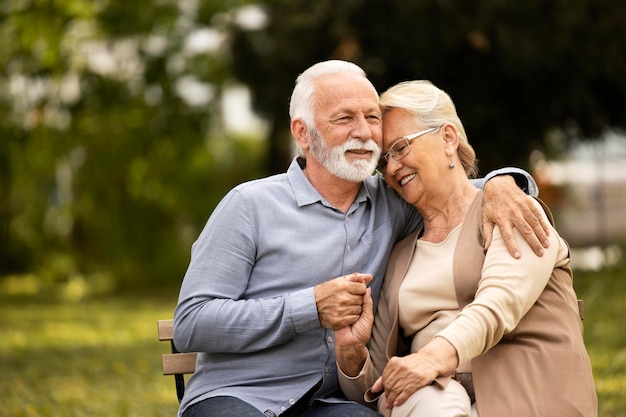 Medium shot smiley senior couple sitting