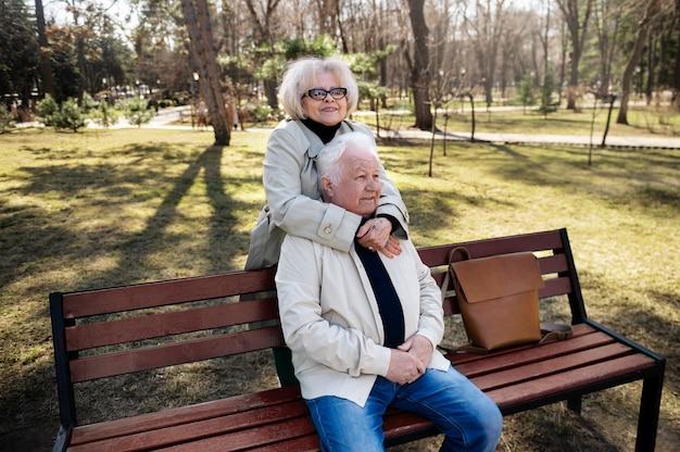 Medium shot smiley senior people in park