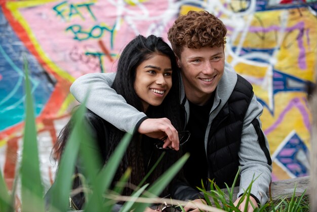 Medium shot smiley teenagers