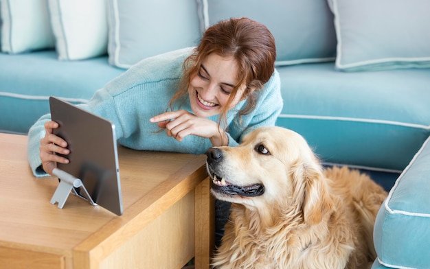 Free photo medium shot smiley woman and dog